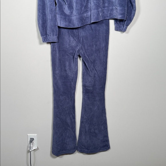 Aerie SET - Groove-On Velour Hoodie and Flare Pants in Fresh Bright - S - Picture 5 of 6